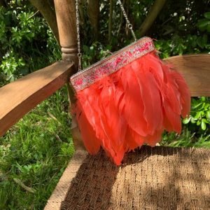 Bolso de plumas con boquilla para invitadas