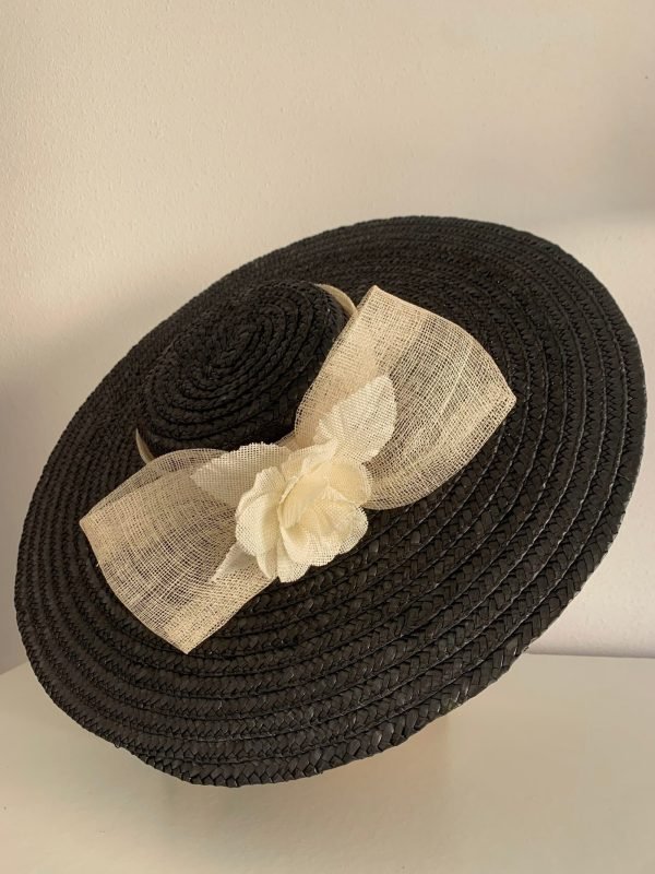 Pamela - canotier negra de ala ancha con lazada frontal - Imagen 2