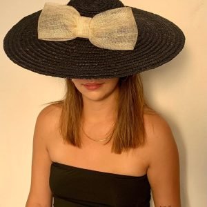 Pamela - canotier negra de ala ancha con lazada frontal