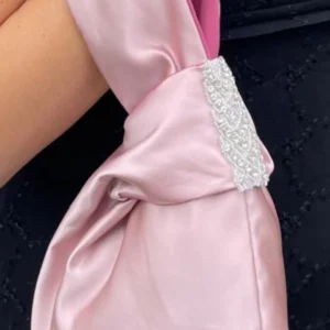 Bolso de fiesta con pedrería rosa