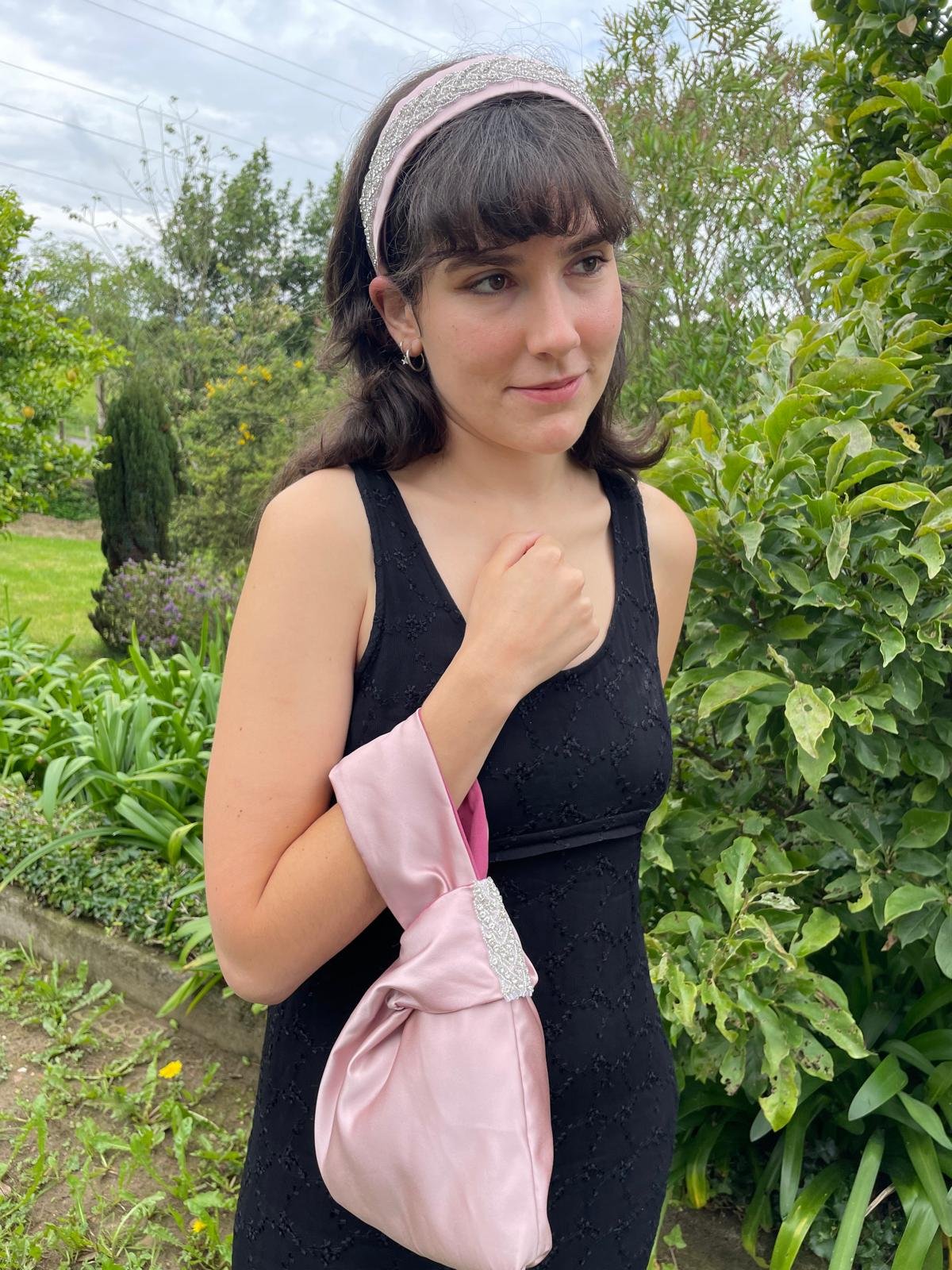 conjunto diadema y bolso asimétrico ros pedrería