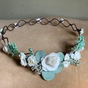 Tocado / Corona de flores “Báltico”/Comunión/boda