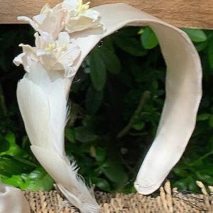 Diadema de seda Nude Novia / invitada / Comunión