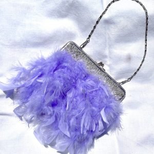 Bolso de mano malva de plumas para bodas y ceremonias
