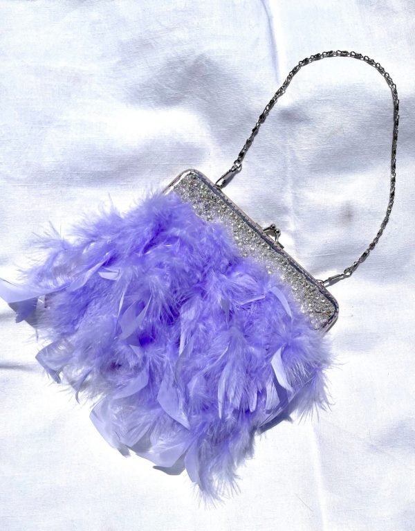 Bolso de mano malva de plumas para bodas y ceremonias