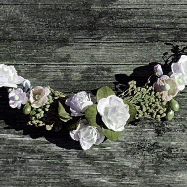 Tocado Svetska de flores /comunión/boda